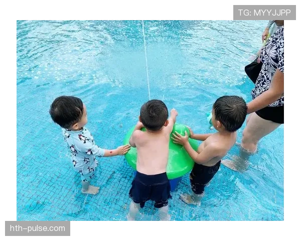宁泽涛穿得像普通上班族，泳池边倒像在赶地铁，真有人信他是游泳冠军？